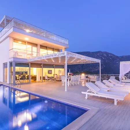 Sleeps 8 Pool Air Con Wifi