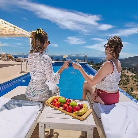Sleeps 8 Pool Air Con Wifi וילה קלקן